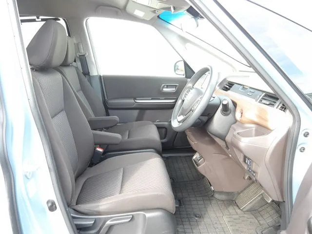 フリード（ホンダ）の車両写真