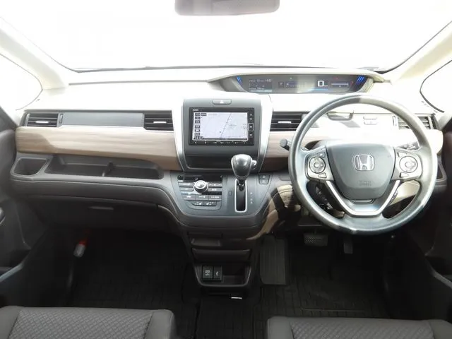 フリード（ホンダ）の車両写真