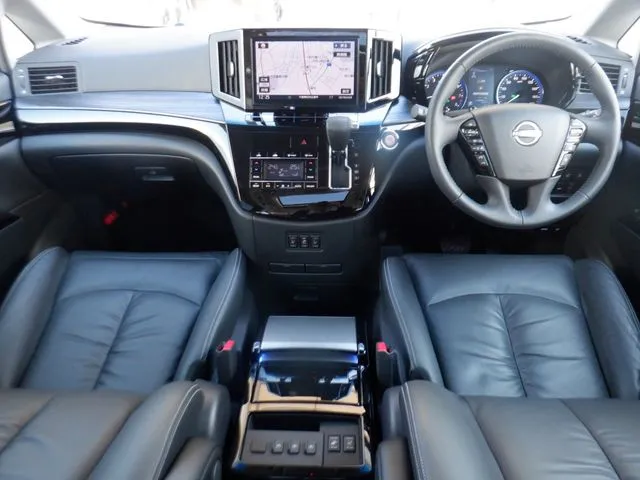 エルグランド　４ＷＤ（ニッサン）の車両写真