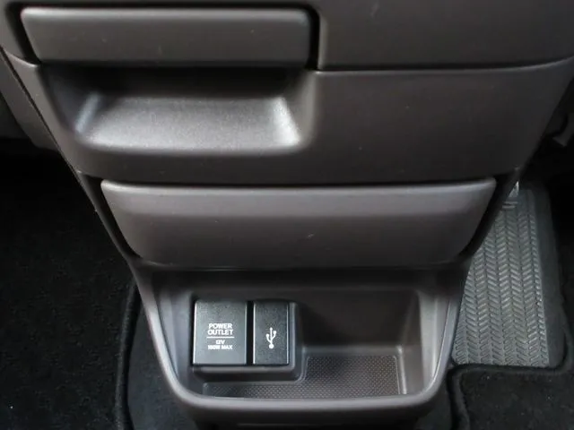 フリードプラス ハイブリッド(ホンダ)の車両写真