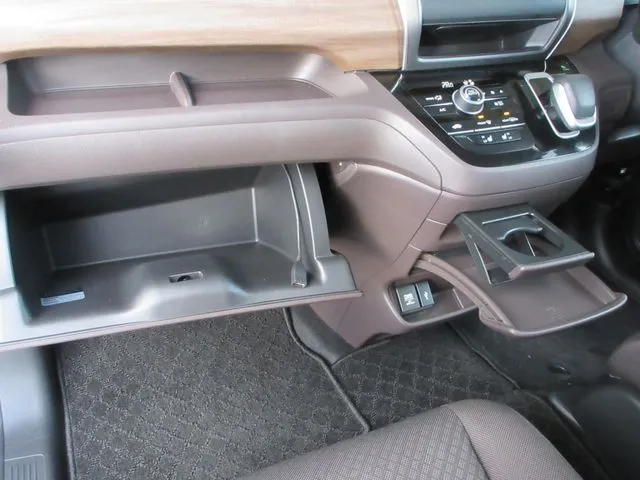 フリードプラス ハイブリッド(ホンダ)の車両写真