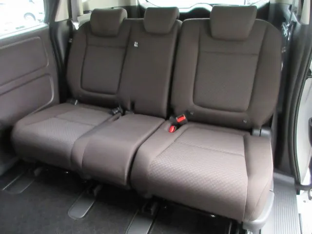 フリードプラス ハイブリッド(ホンダ)の車両写真