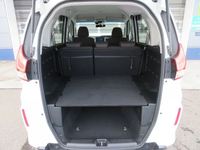 フリードプラス ハイブリッド(ホンダ)の車両写真