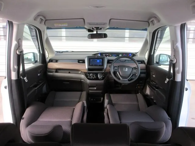 フリードプラス ハイブリッド(ホンダ)の車両写真