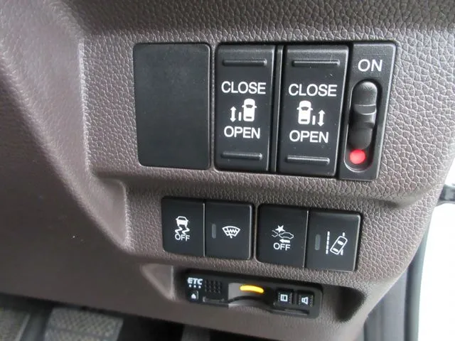 フリードプラス ハイブリッド(ホンダ)の車両写真