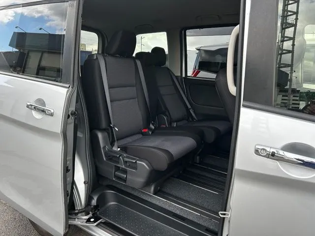 セレナ　Ｓハイブリッド（ニッサン）の車両写真