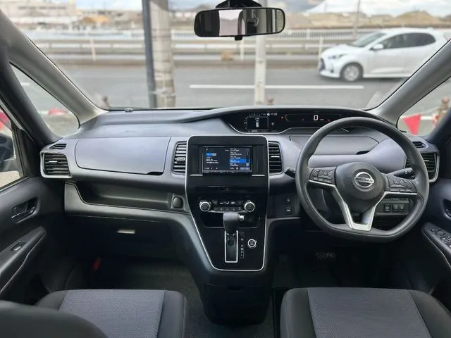 セレナ　Ｓハイブリッド（ニッサン）の車両写真