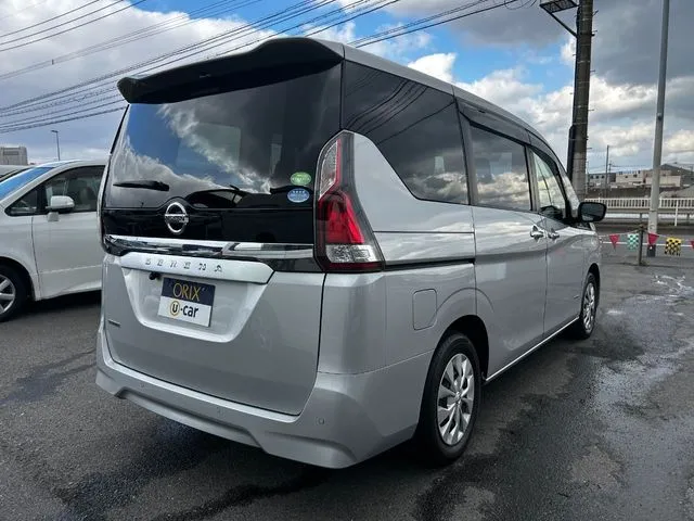 セレナ　Ｓハイブリッド（ニッサン）の車両写真