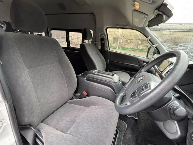 ハイエースワゴン(トヨタ)の車両写真