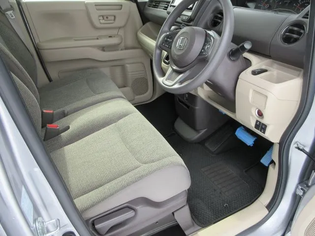 N BOX 4WD(ホンダ)の車両写真