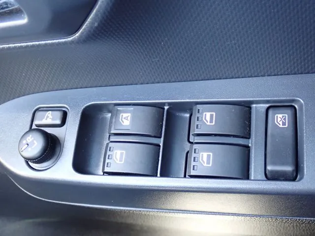 ミラ　イース（ダイハツ）の車両写真