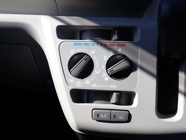 ミラ　イース（ダイハツ）の車両写真