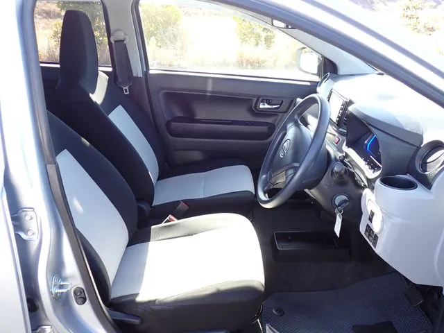 ミラ　イース（ダイハツ）の車両写真