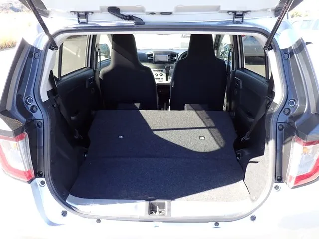 ミラ　イース（ダイハツ）の車両写真