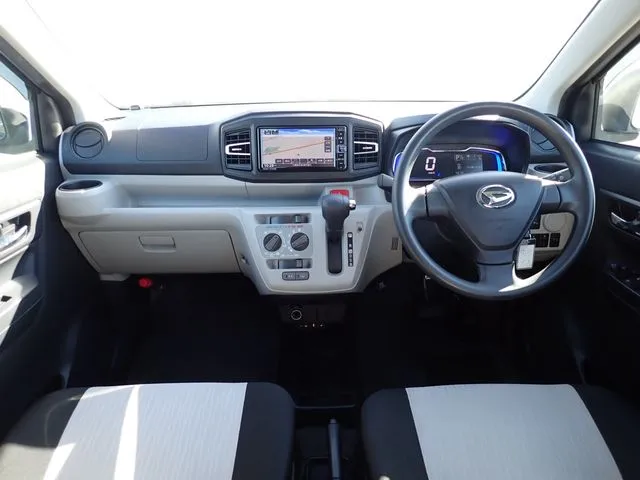 ミラ　イース（ダイハツ）の車両写真