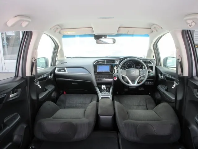 シャトル ハイブリッド 4WD(ホンダ)の車両写真