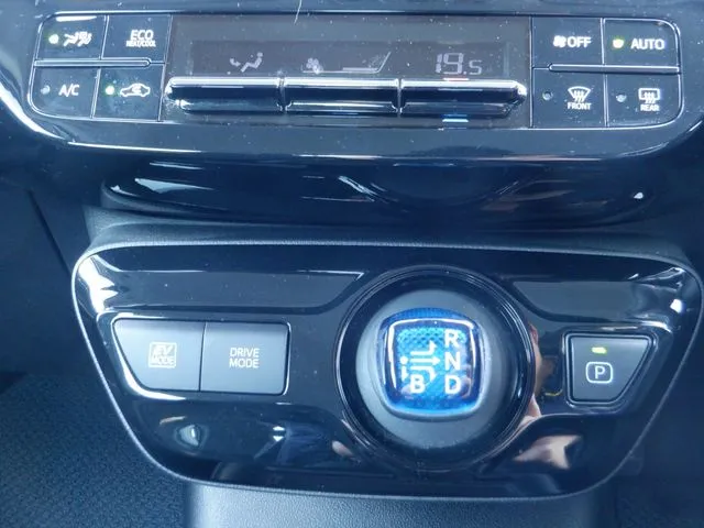 プリウス(トヨタ)の車両写真