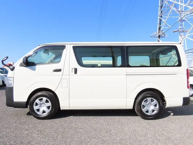 ハイエースバン　１．２ｔ　２ＷＤ（トヨタ）の車両写真