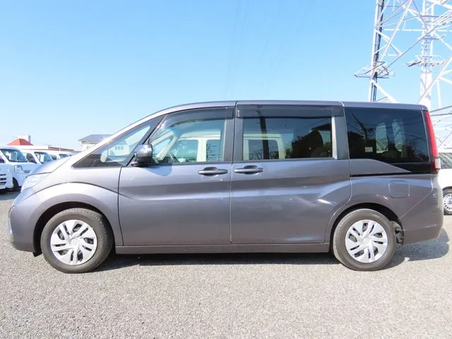 ステップワゴン（ホンダ）の車両写真