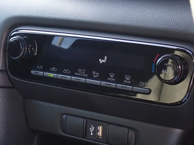 トヨタ　ヤリス　ハイブリッド