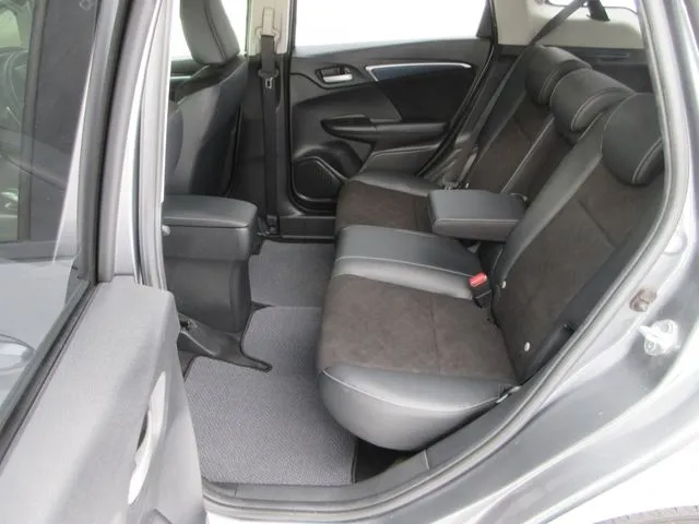 シャトル　ハイブリッド（ホンダ）の車両写真