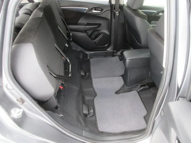 シャトル　ハイブリッド（ホンダ）の車両写真