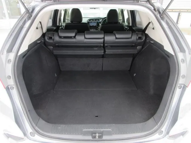 シャトル　ハイブリッド（ホンダ）の車両写真