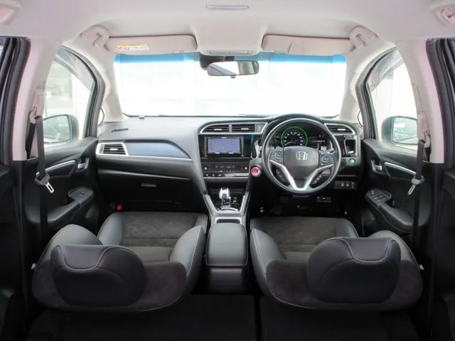 シャトル　ハイブリッド（ホンダ）の車両写真