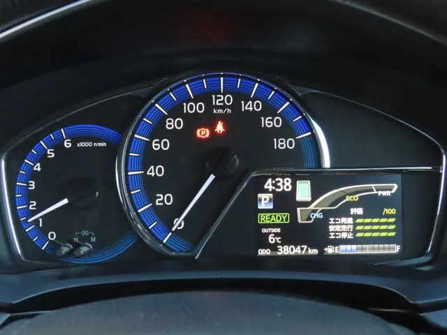 カローラフィールダー　ハイブリッド（トヨタ）の車両写真