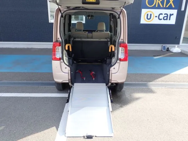 タント（ダイハツ）の車両写真