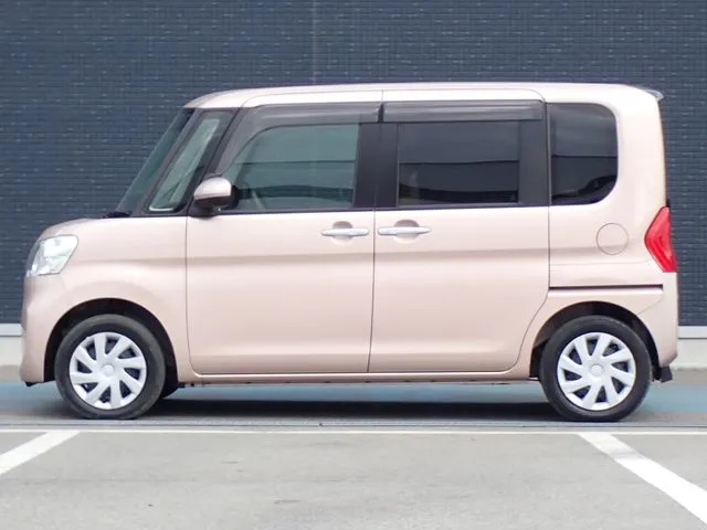 タント（ダイハツ）の車両写真
