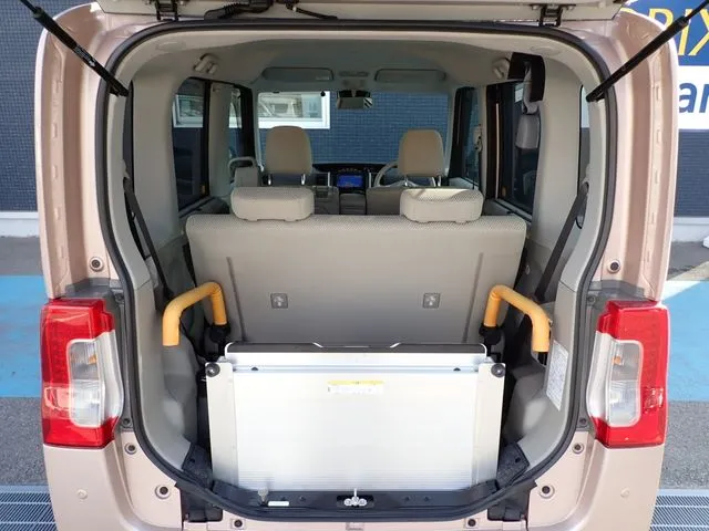 タント（ダイハツ）の車両写真