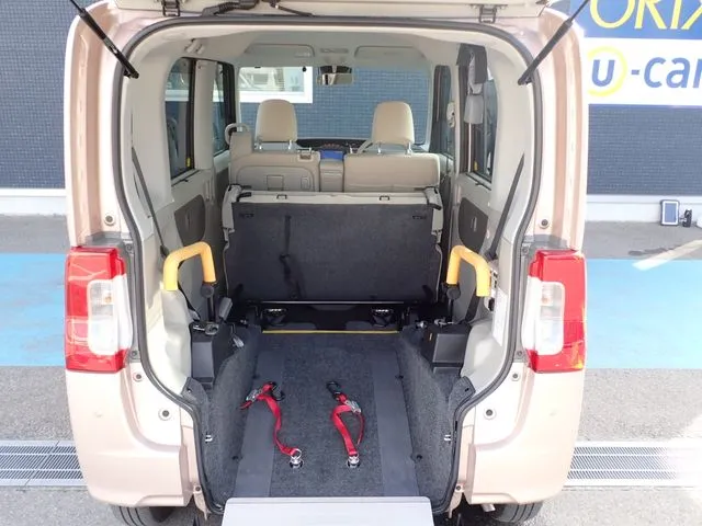 タント（ダイハツ）の車両写真