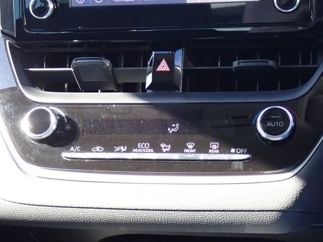 カローラ　セダン　ハイブリッド（トヨタ）の車両写真