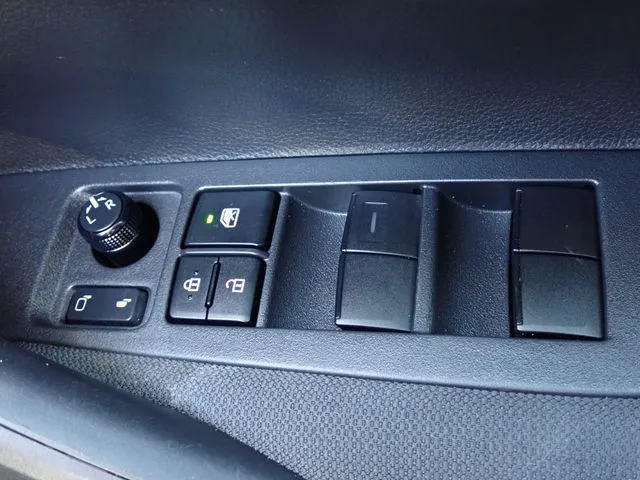 カローラ　セダン　ハイブリッド（トヨタ）の車両写真