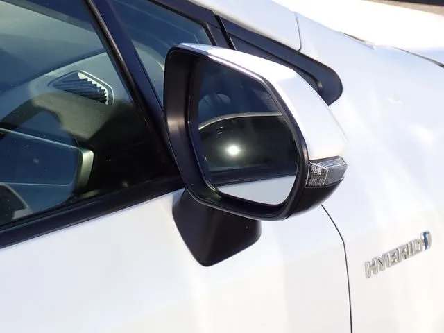 カローラ　セダン　ハイブリッド（トヨタ）の車両写真