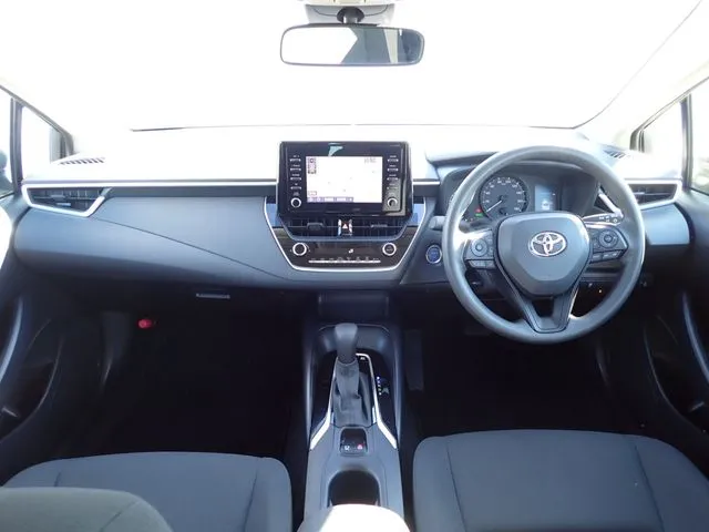 カローラ　セダン　ハイブリッド（トヨタ）の車両写真