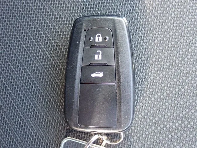 カローラ　セダン　ハイブリッド（トヨタ）の車両写真