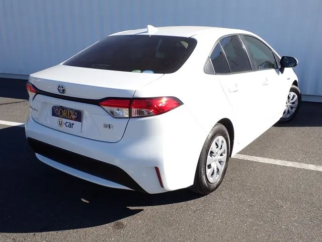 カローラ　セダン　ハイブリッド（トヨタ）の車両写真