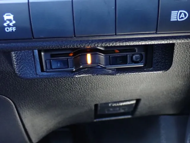 カローラ　セダン　ハイブリッド（トヨタ）の車両写真