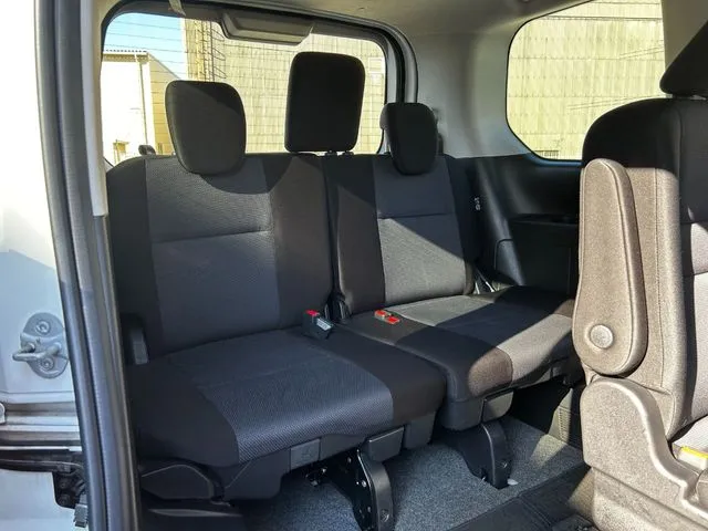 セレナ（ニッサン）の車両写真