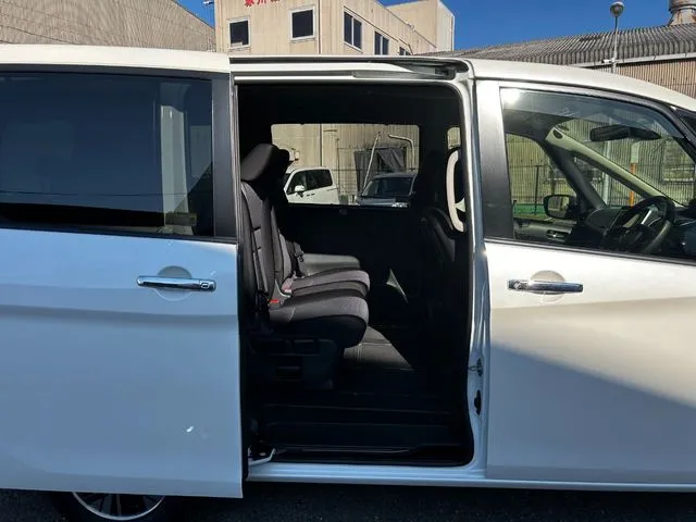 セレナ（ニッサン）の車両写真