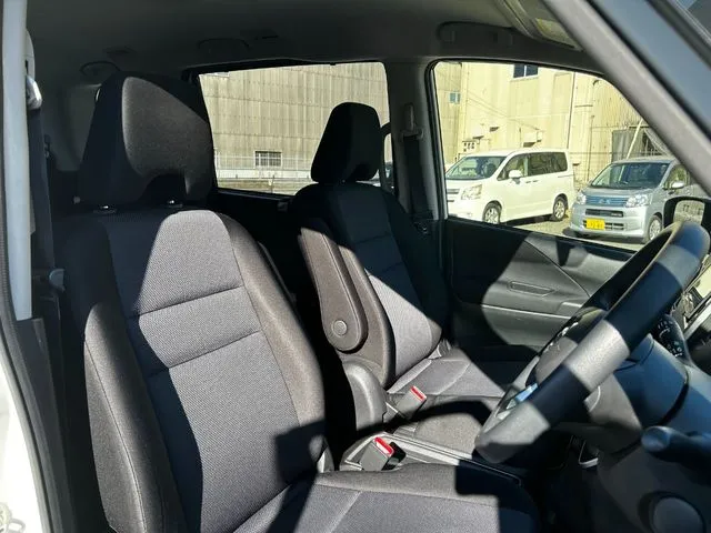 セレナ（ニッサン）の車両写真