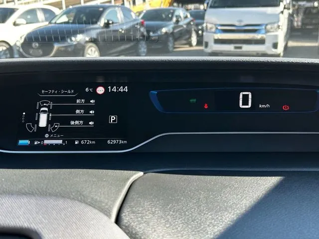 セレナ（ニッサン）の車両写真