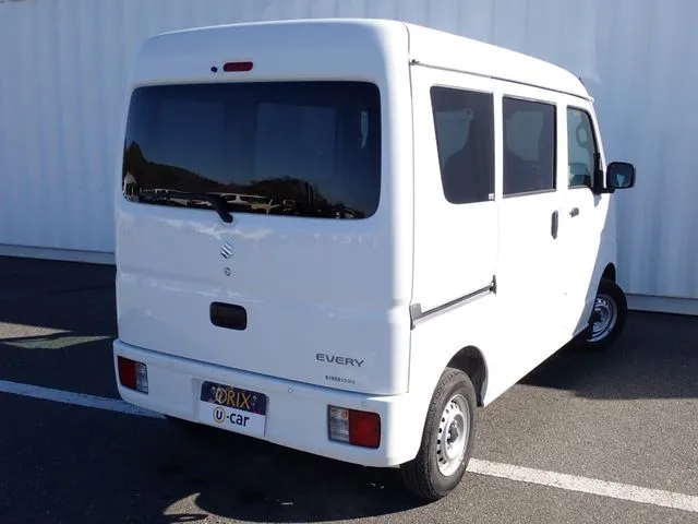 エブリイバン（スズキ）の車両写真