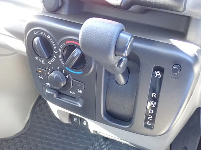 エブリイバン（スズキ）の車両写真