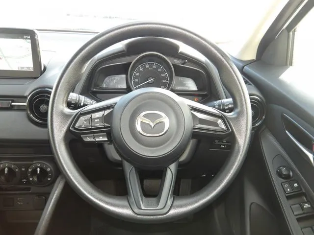 ＭＡＺＤＡ２（マツダ）の車両写真