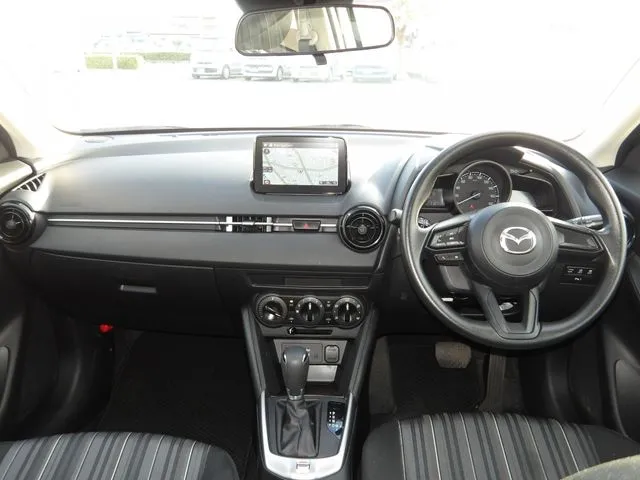 ＭＡＺＤＡ２（マツダ）の車両写真