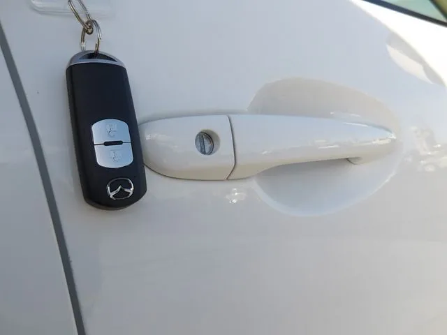 ＭＡＺＤＡ２（マツダ）の車両写真