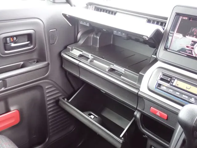 スペーシア（スズキ）の車両写真